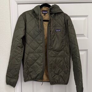 Patagonia Men's Green Hooded Puffer Jacket